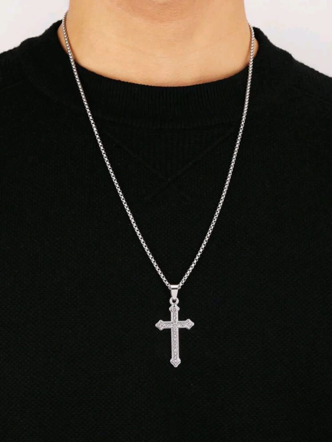 1 pièce Nouveau collier de croix en acier inoxydable incrusté de strass, style minimaliste, cadeau, en gros, transfrontalier, de haute qualité, chaîne longue pour pull, plaqué or, pendentif.