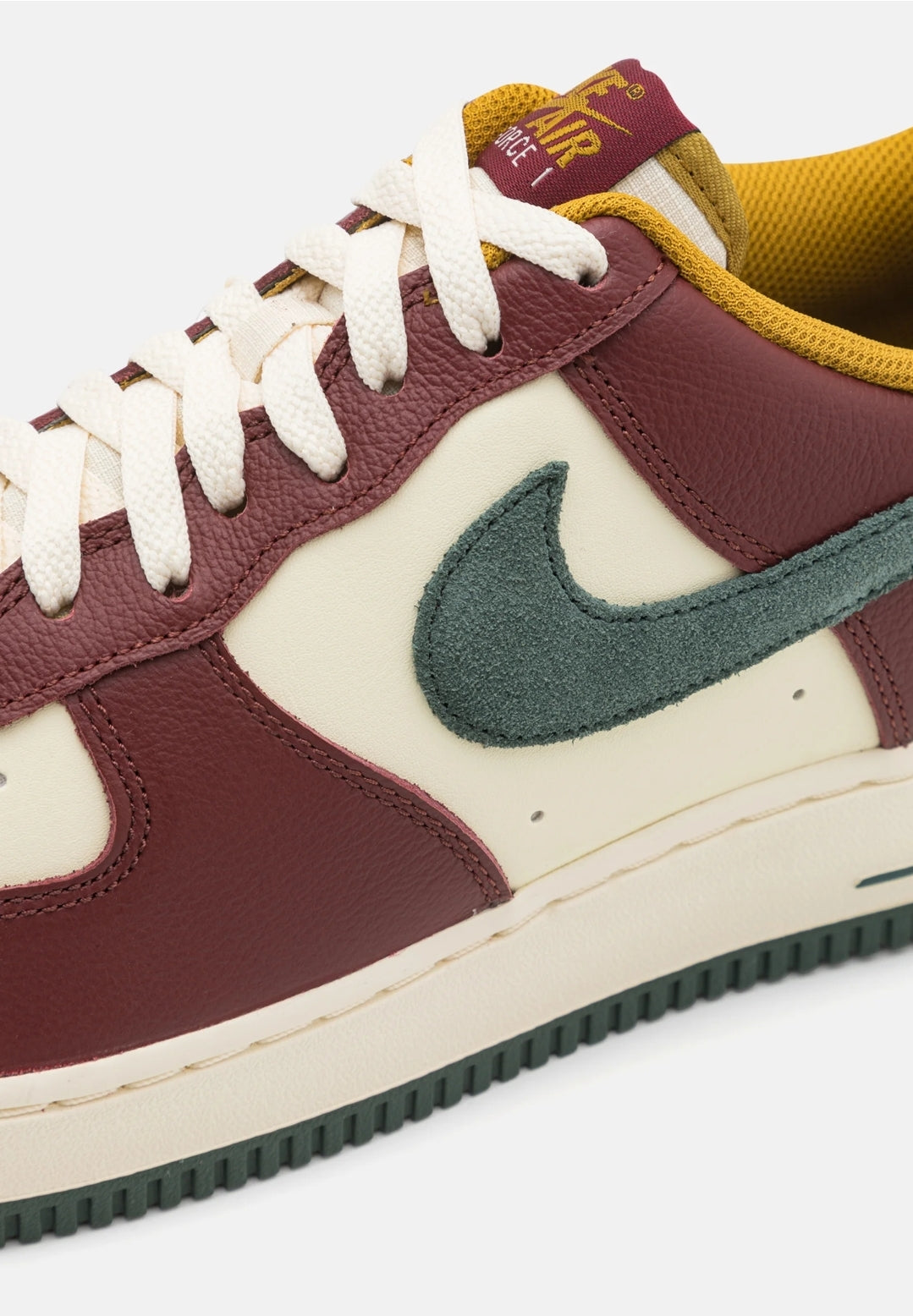 AIR FORCE 1 '07 LV8 - Baskets basses - coconut milk/vintage green/dark team red/bronzine