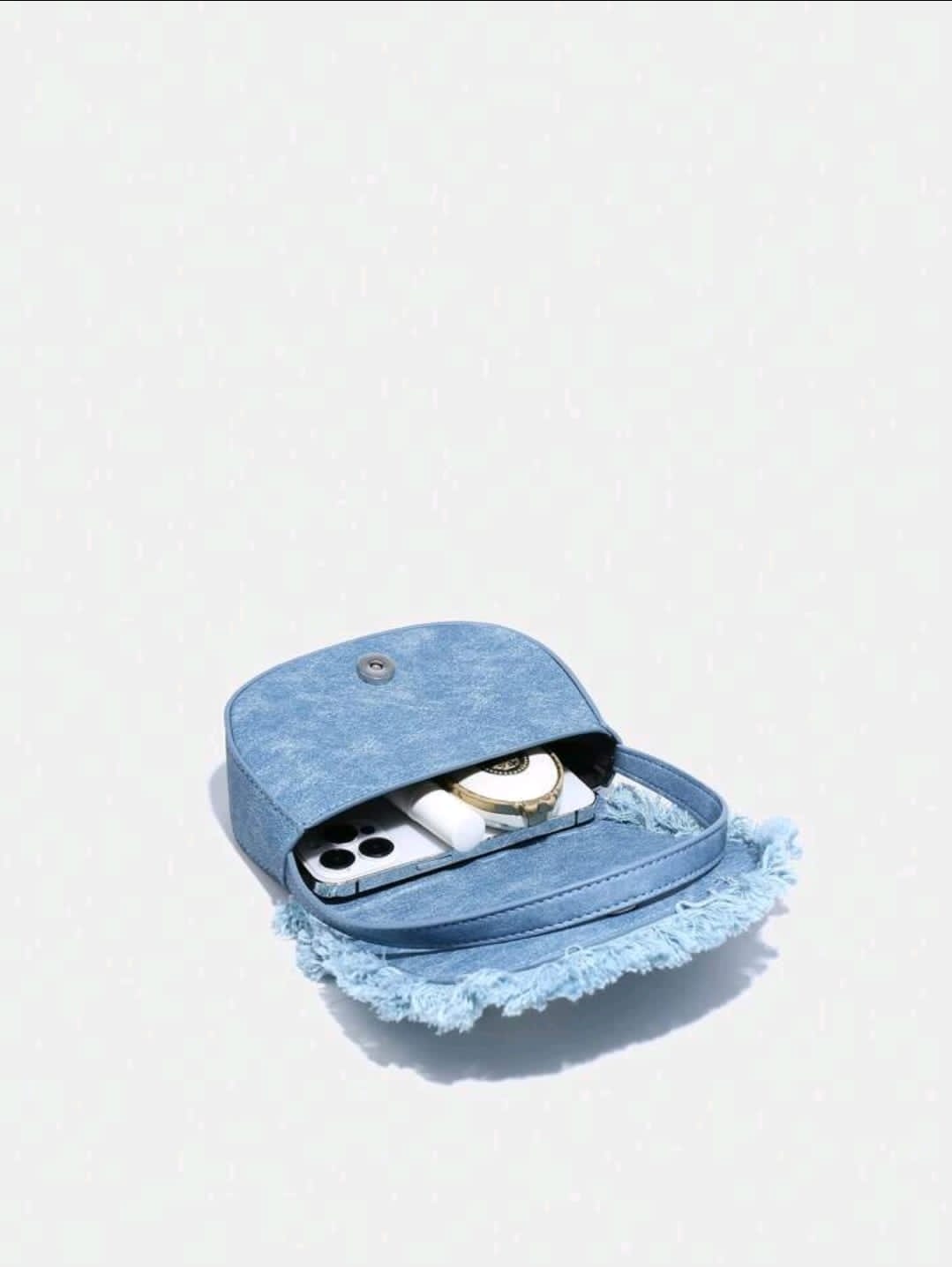 Jean Bleu Mini Demi Lune Sac De Selle Avec À Franges Décoration Et À Rabat Couverture , Adapté Pour Rencontre Ou Voyage
