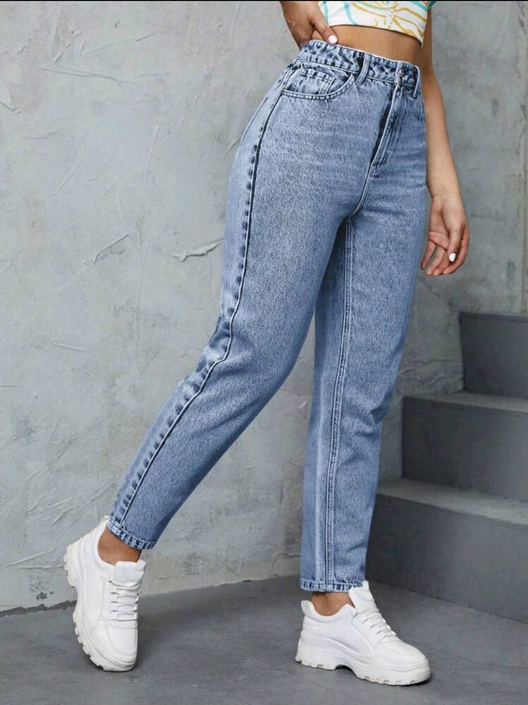 Jeans vintage effilés à taille haute lavés de manière décontractée
