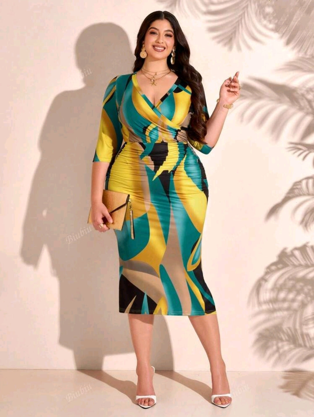 Robe moulante avec encolure en V, manches trois-quarts, drapé et imprimé vagues fashion pour femmes (imprimé aléatoire)