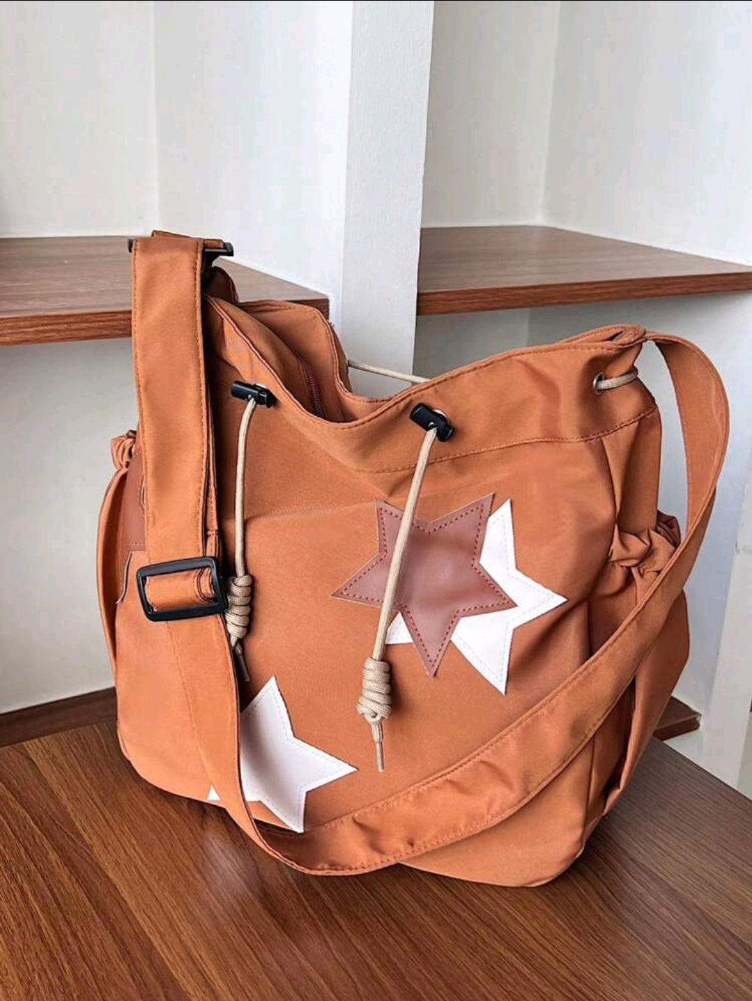 Nouveau sac fourre-tout de grande capacité avec décoration d'étoile à cinq branches en tissu de nylon de couleur unie