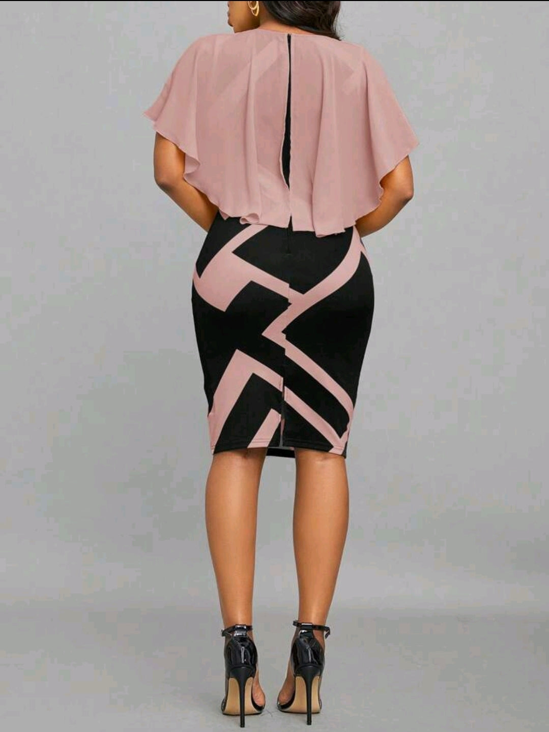 Robe de bureau Élégante robe de bureau ajustée avec bloc de couleurs et empiècement, d'été