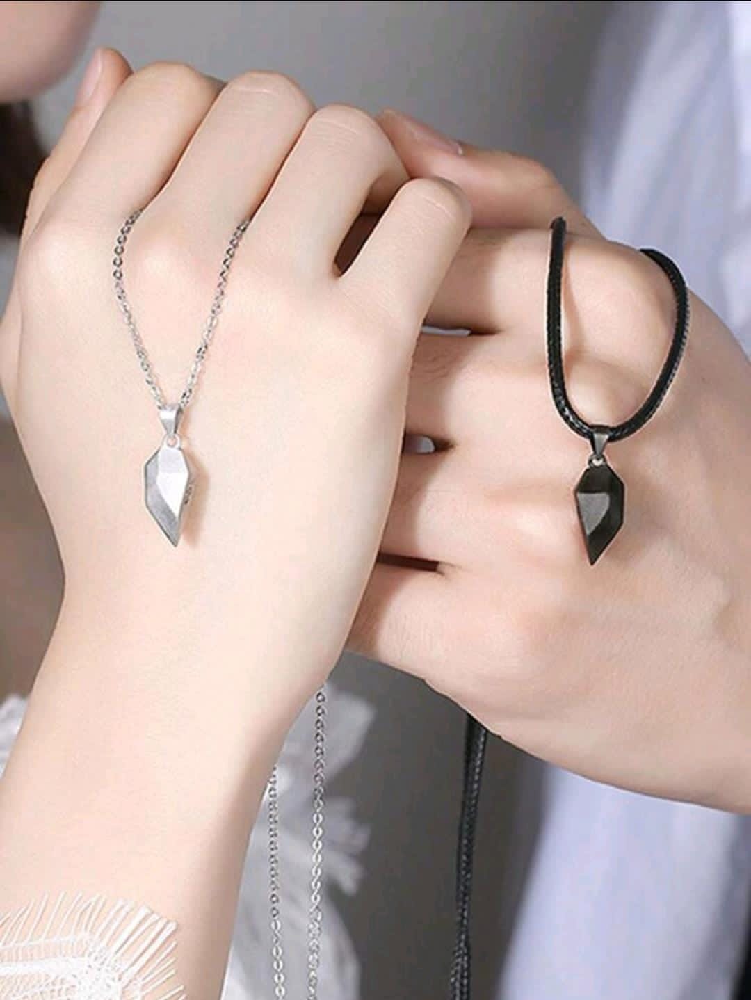 1 paire de colliers magnétiques en forme de cœur polyvalents pour couple (sans boîte)
