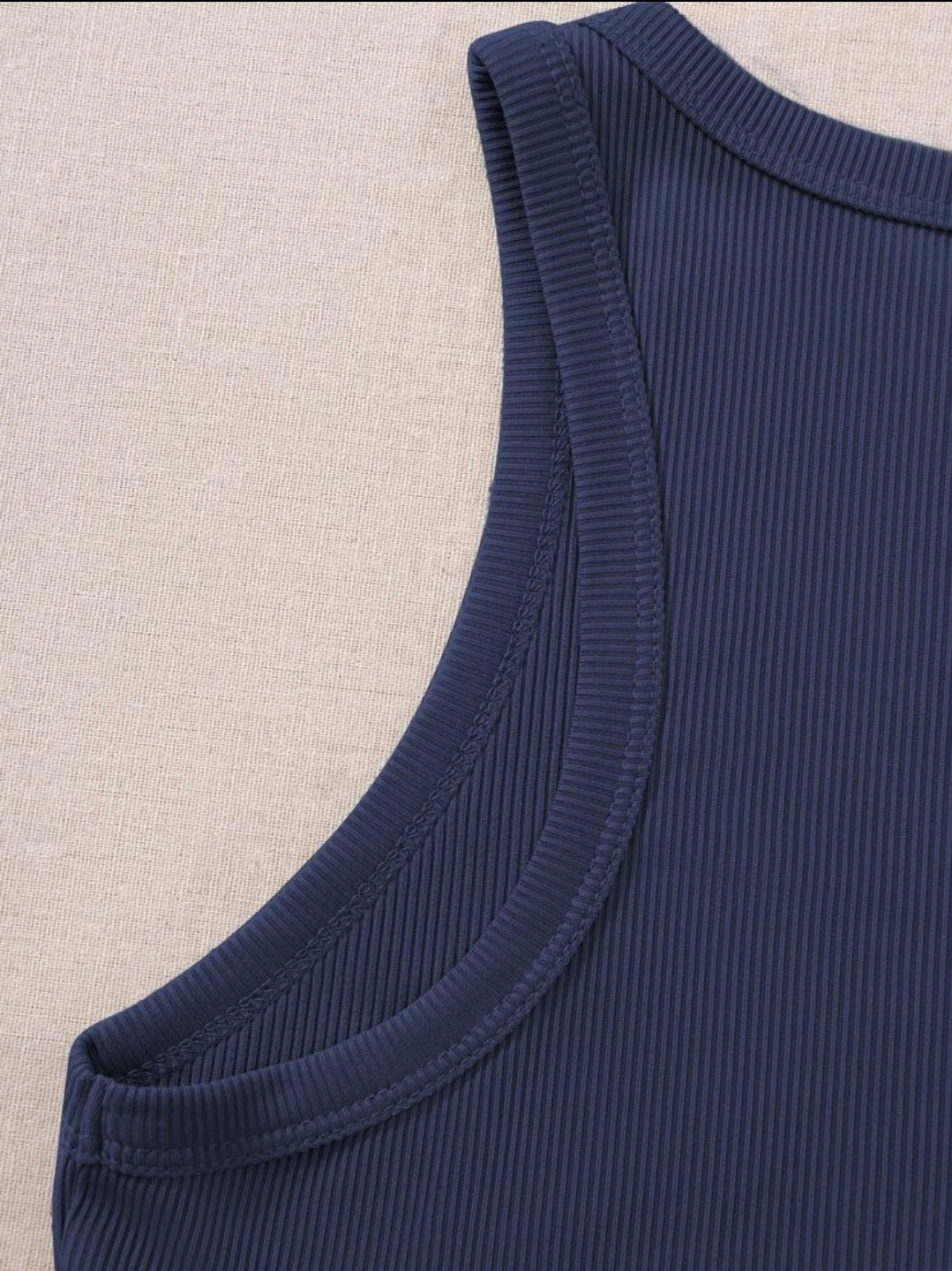 Flirla Top sans manches court bicolore découpé