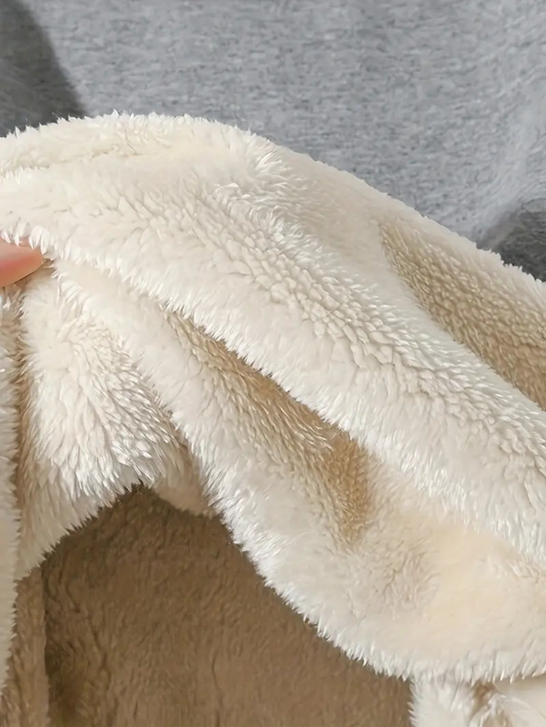 Sweat à Capuche en Tricot Gris pour Homme avec Bordure en Fausse Fourrure