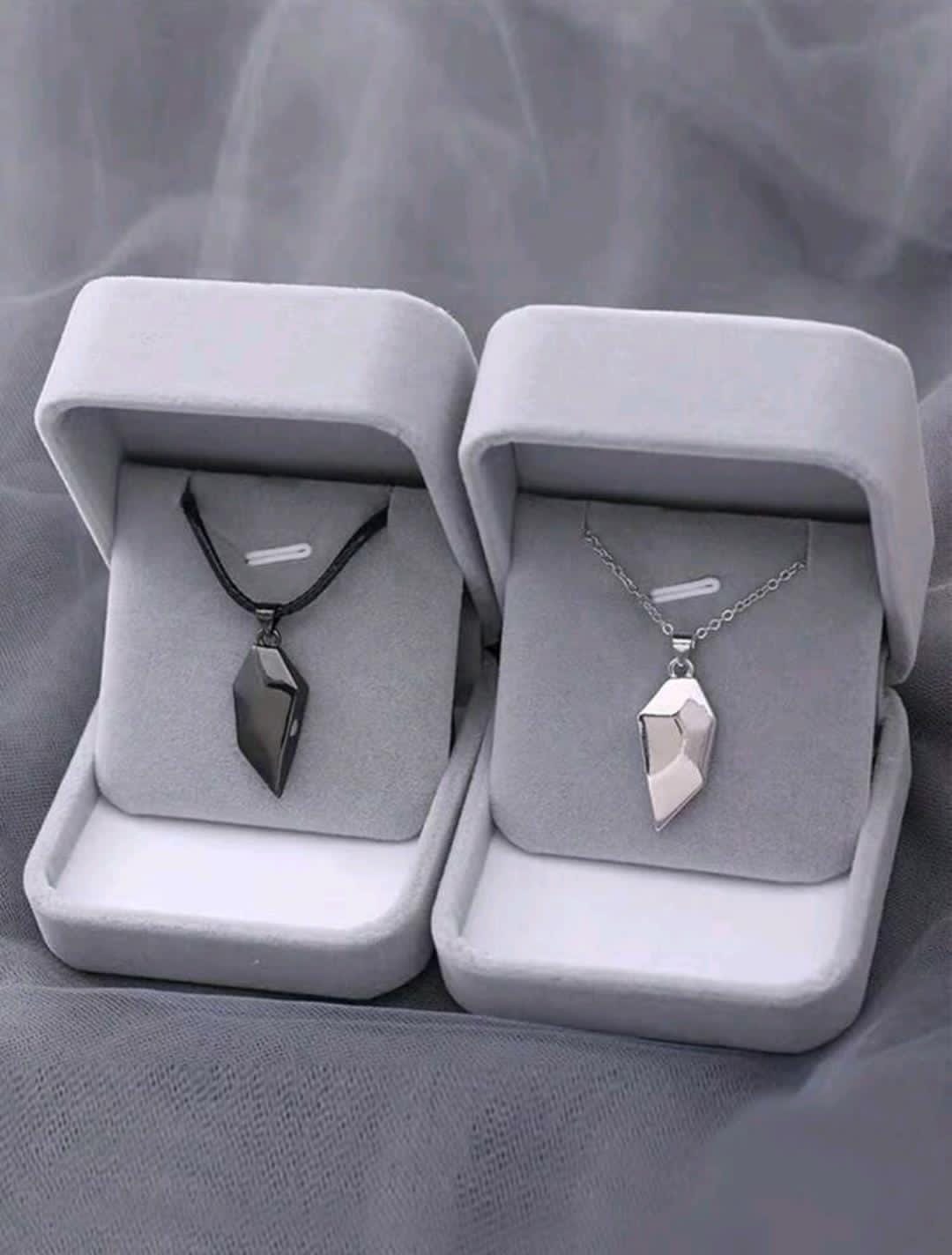 1 paire de colliers magnétiques en forme de cœur polyvalents pour couple (sans boîte)