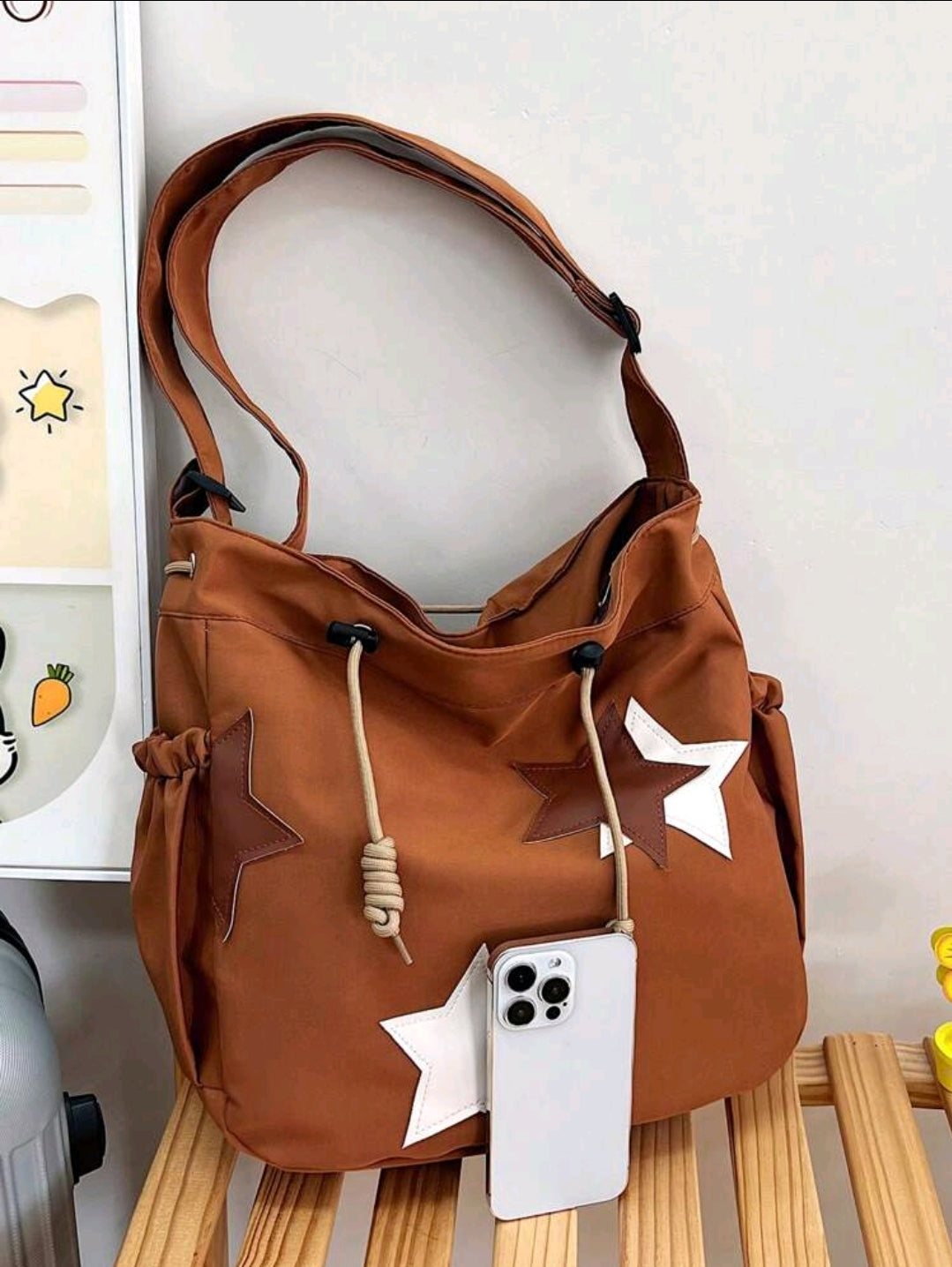 Nouveau sac fourre-tout de grande capacité avec décoration d'étoile à cinq branches en tissu de nylon de couleur unie