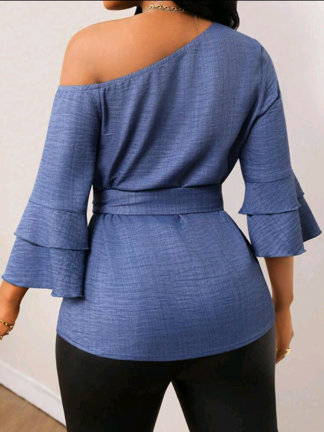 Lyxana Chemise à manches volantées asymétriques à effet denim avec nœud