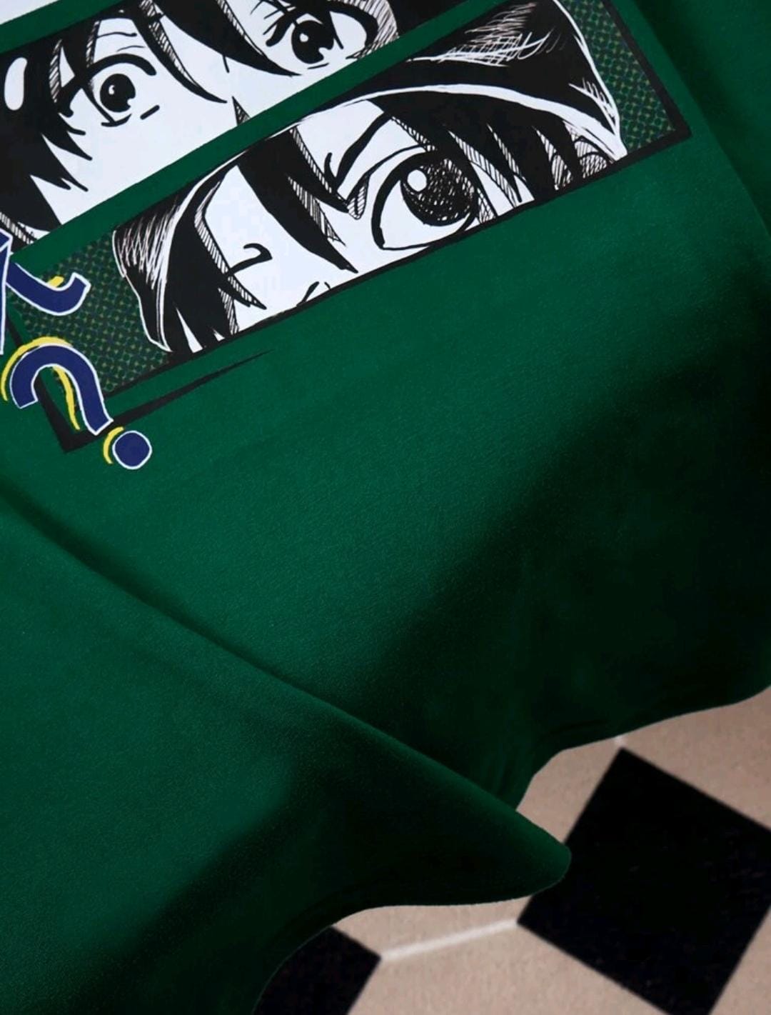 Manfinity Hypemode T-shirt graphique à motif de personnage masculin et de lettre japonaise, vêtements d'anime. T-shirt noir à motif graphique pour hommes, vêtements graphiques pour hommes