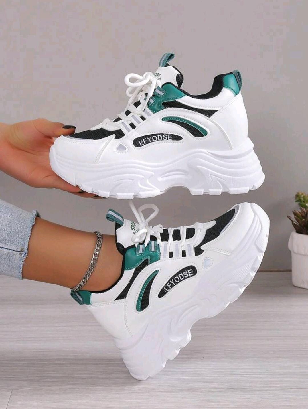 Baskets compensées cachées de 8 cm pour femmes de petite taille