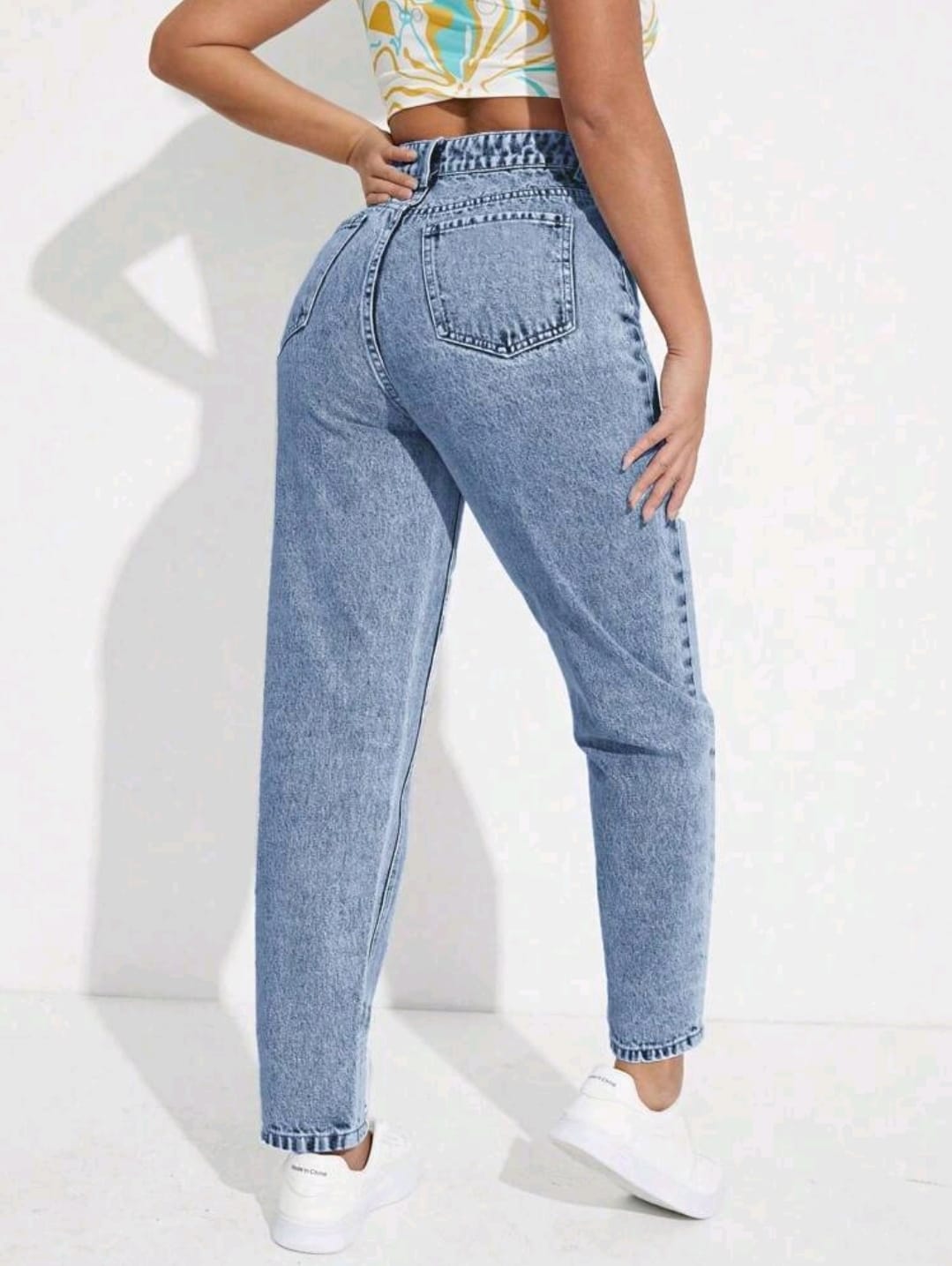 Jeans vintage effilés à taille haute lavés de manière décontractée