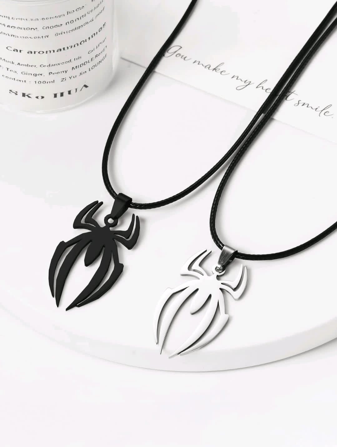 2 pièces Colliers pendentif araignée en acier inoxydable, accessoires de mode à porter au quotidien sur le thème du film