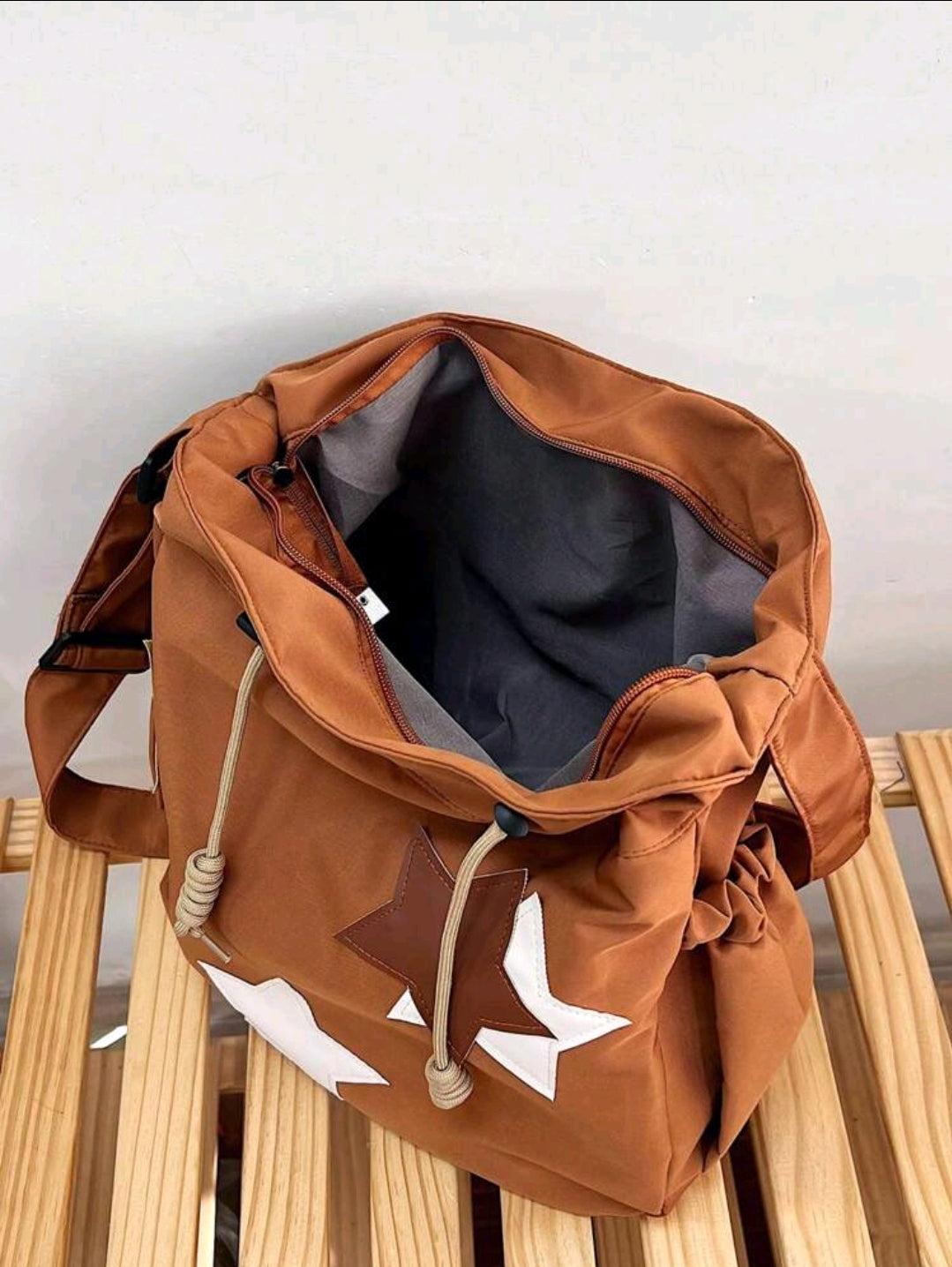 Nouveau sac fourre-tout de grande capacité avec décoration d'étoile à cinq branches en tissu de nylon de couleur unie