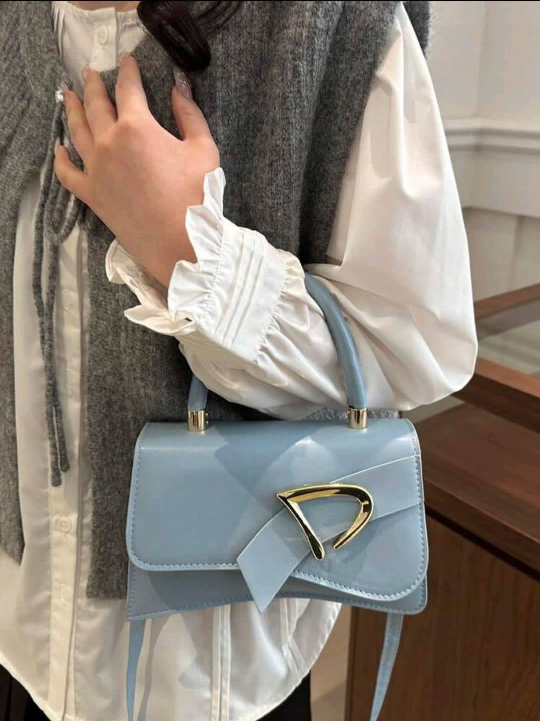 2025 Nouveau style, petit sac à bandoulière carré de femme bleu simple et à la mode, sangle d'épaule réglable en PU