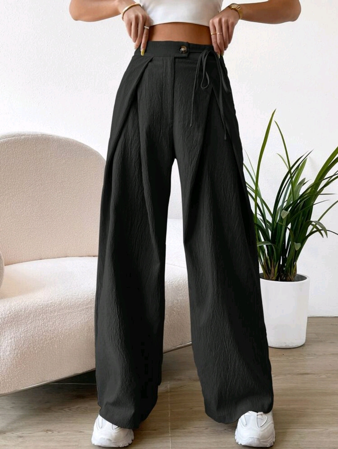 Pantalon à taille haute avec détails plissés et jambe large