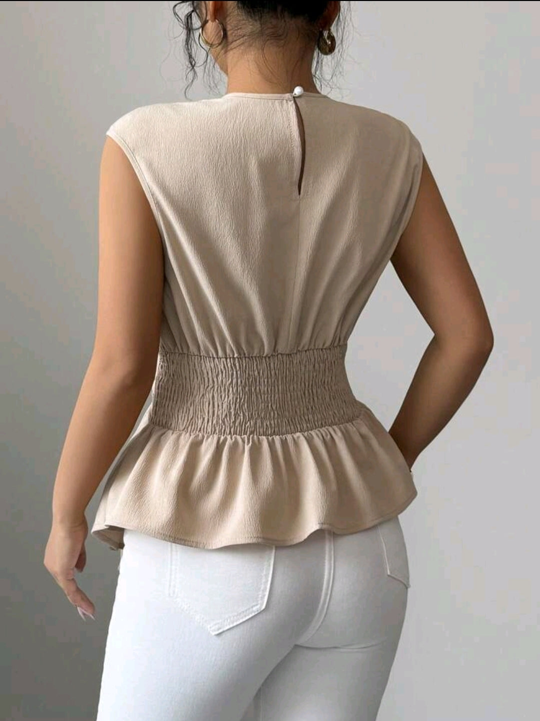 Elenzga Blouse femme à encolure ras du cou, sans manches, texture froissée, taille resserrée, avec broderie en maille