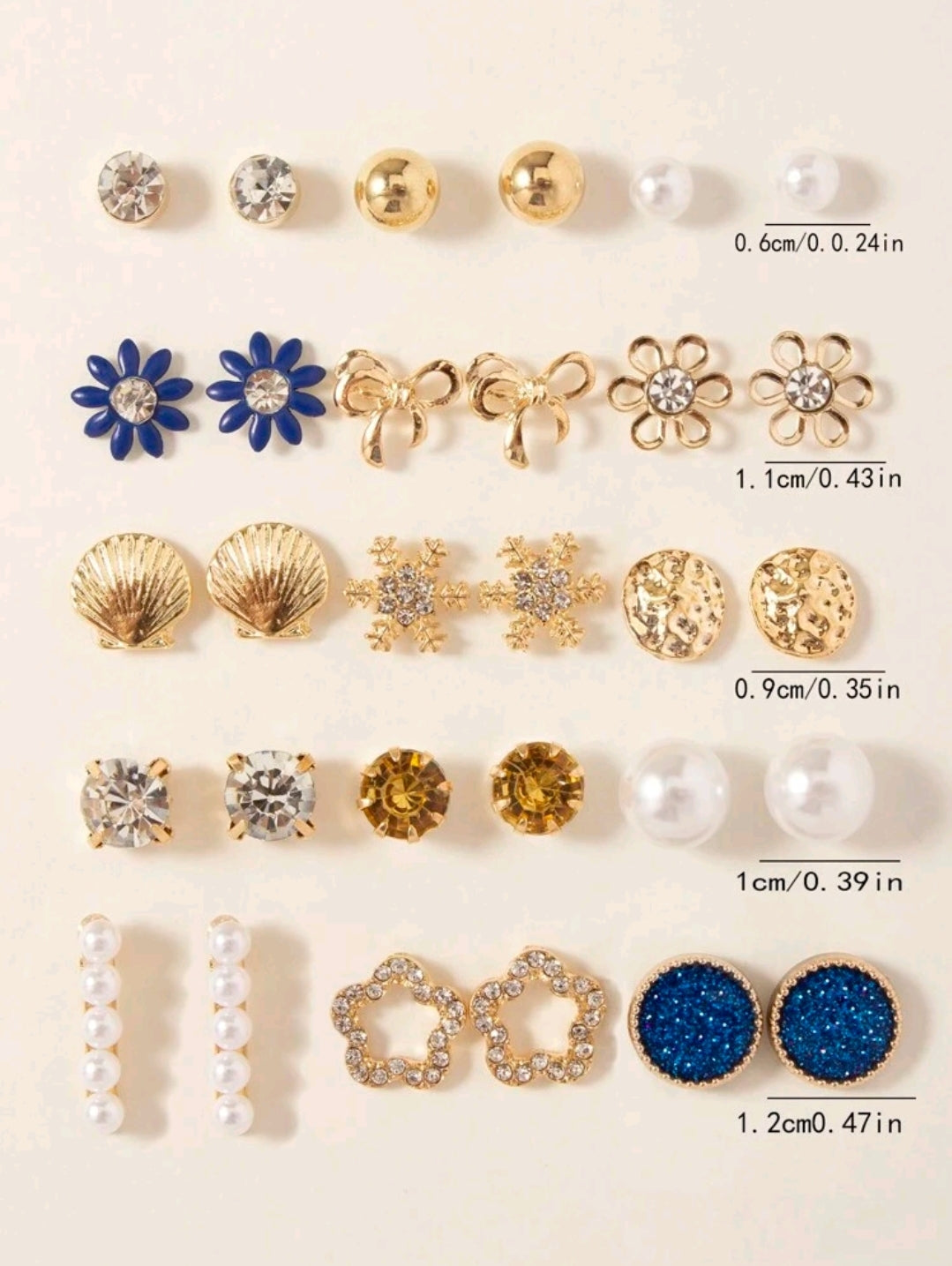 Ensemble de 15 paires de boucles d'oreilles dorées de collection de luxe, travaillées avec des ornements lourds et créatifs