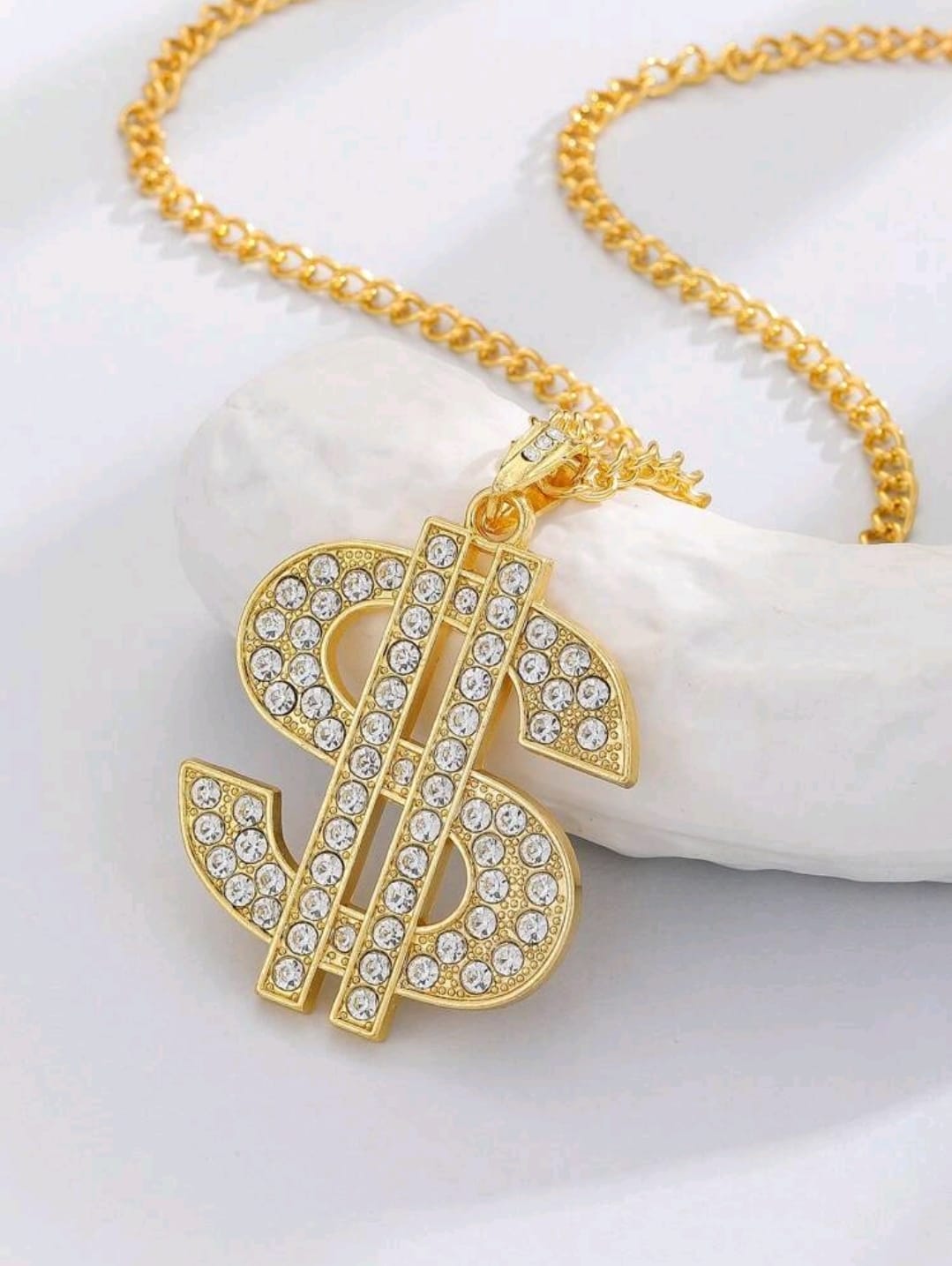 Colliers pour hommes de couleur or avec un signe dollar et une chaîne . Pendentif signe dollar hip-hop. Bijoux cadeaux pour festivals de musique et fêtes