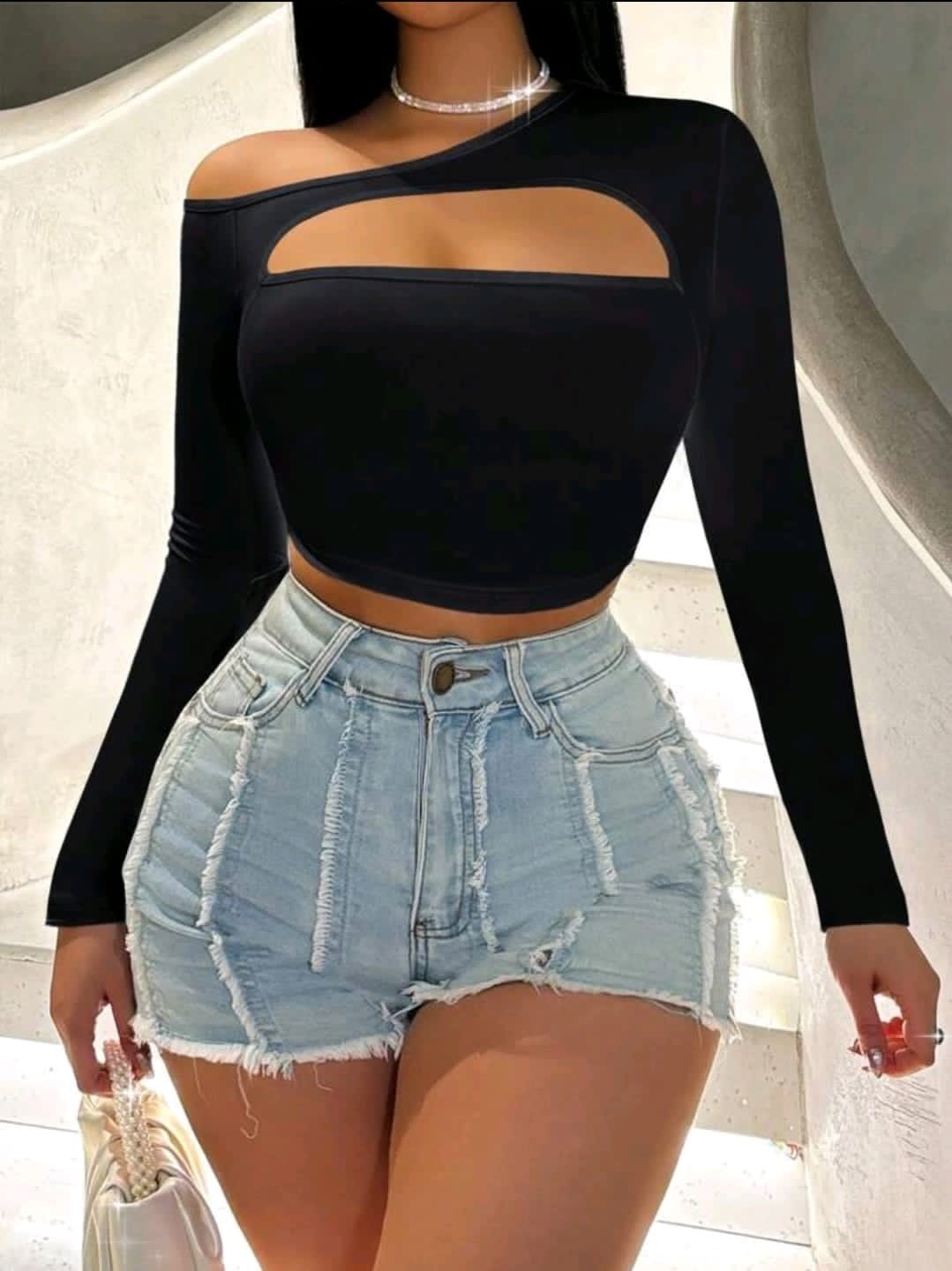 Zolique T-shirt femme à col asymétrique, design avant creux, sexy