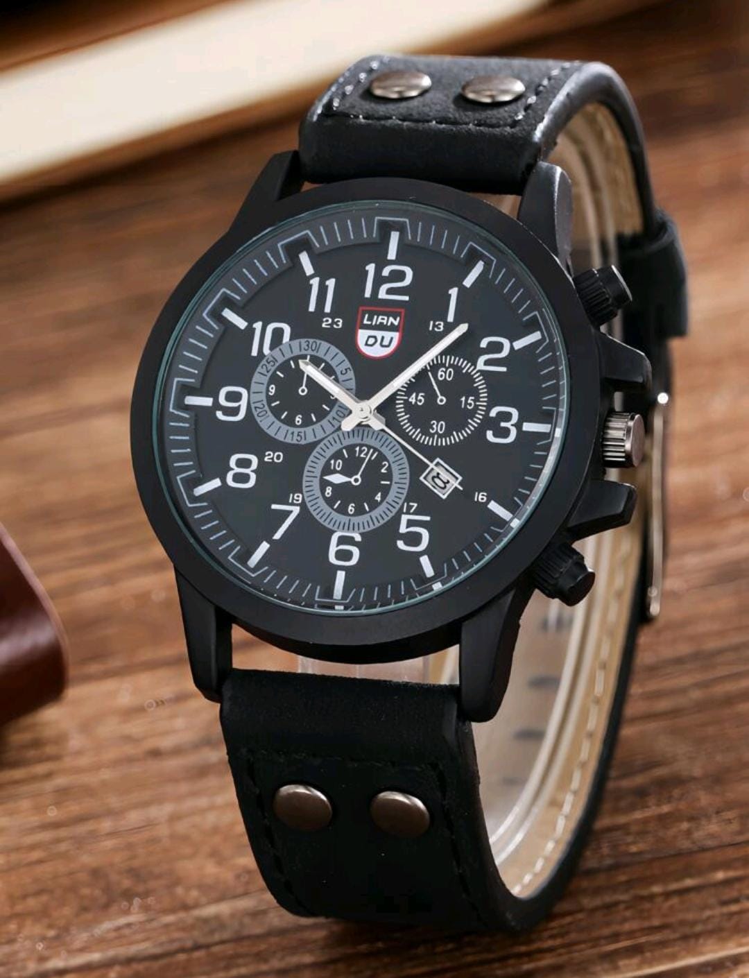 Montre homme décontractée à cadran rond à quartz avec bracelet en PU