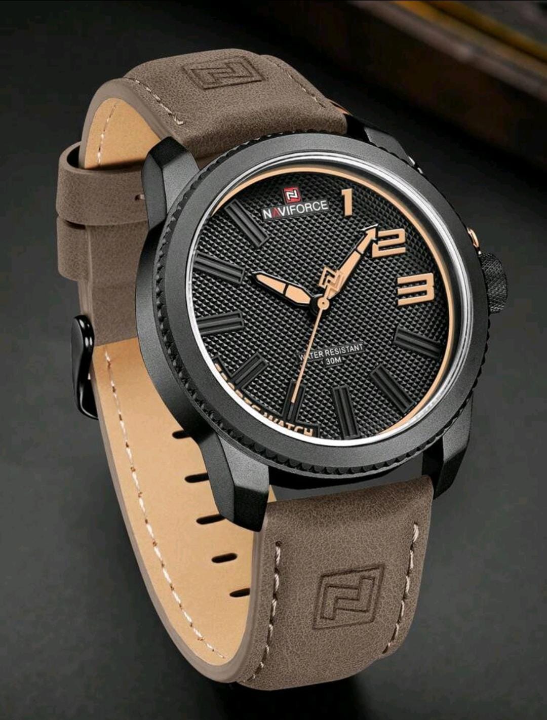 Montre à quartz avec indicateur de date ronde pour hommes