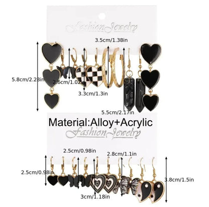 Un grand ensemble de 10 paires de boucles d'oreilles pendentif imitation jade imitant le punk vintage noir coulant à l'huile avec un cœur et une papillon.
