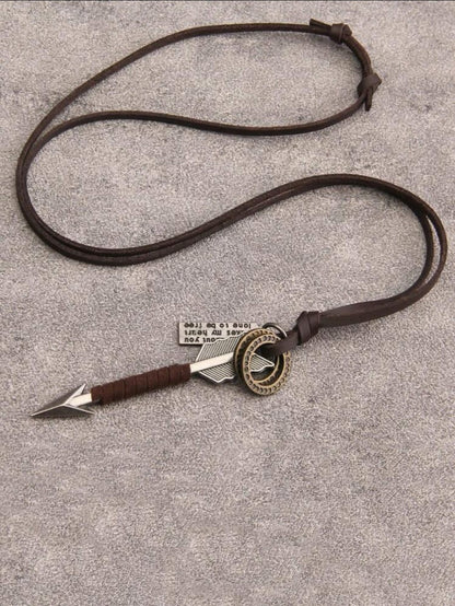 1 pièce Collier pendentif en alliage et en forme de pointe de flèche avec corde torsadée pour hommes, cadeau de la Saint-Valentin