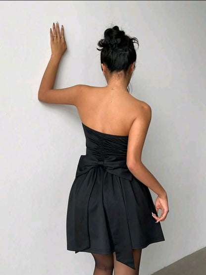 Aloruh Robe moulante élégante noire et moderne sans bretelles, très courte avec un nœud papillon, pour femmes, à porter pour la Saint-Valentin ou la remise des diplômes