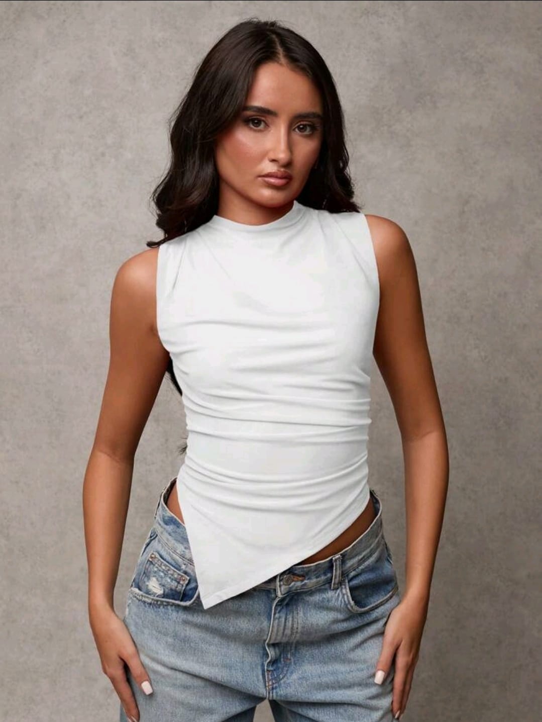 SHEIN BAE Top décontracté pour femmes à ourlet asymétrique froncé et sans manches, convient pour le trajet domicile-travail