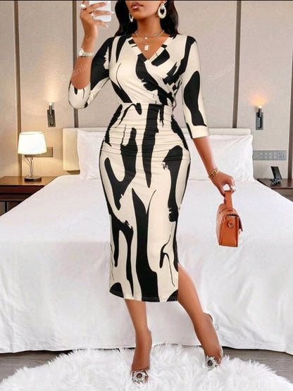 Robe moulante avec encolure en V, manches trois-quarts, drapé et imprimé vagues fashion pour femmes (imprimé aléatoire)