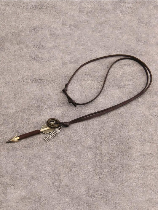 1 pièce Collier pendentif en alliage et en forme de pointe de flèche avec corde torsadée pour hommes, cadeau de la Saint-Valentin