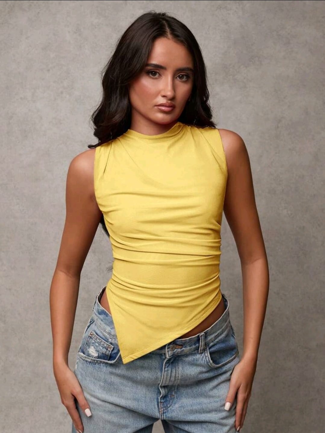 SHEIN BAE Top décontracté pour femmes à ourlet asymétrique froncé et sans manches, convient pour le trajet domicile-travail