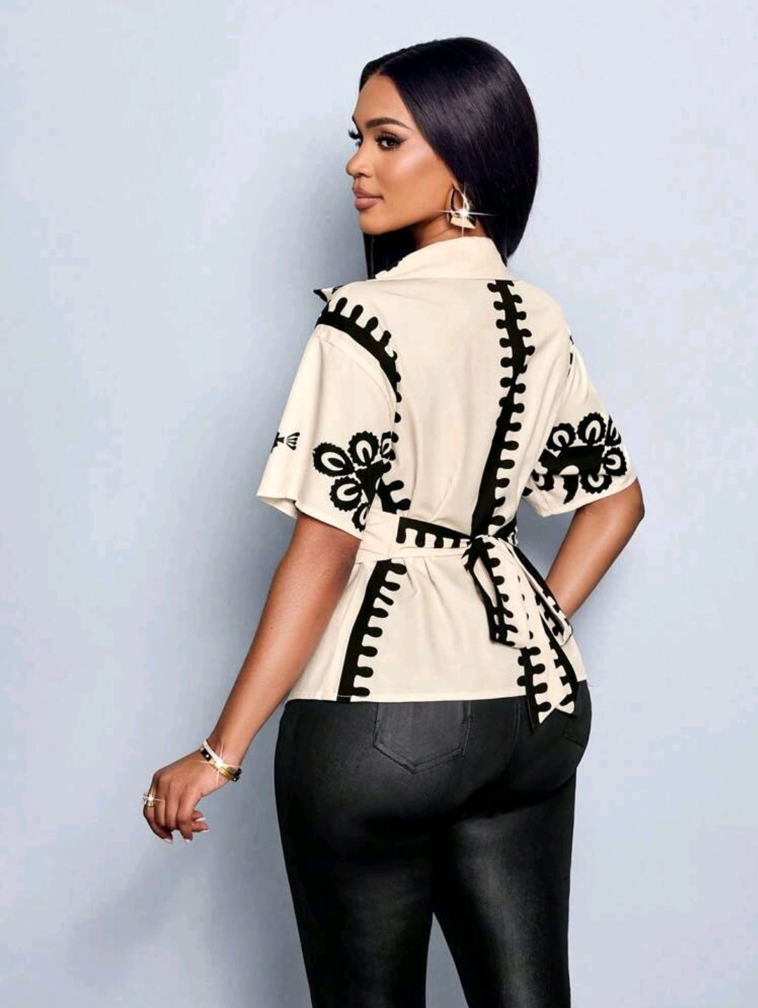 SOLERSUN Blouse élégante pour femmes avec manches chauve-souris, taille resserrée et imprimé, style croisé