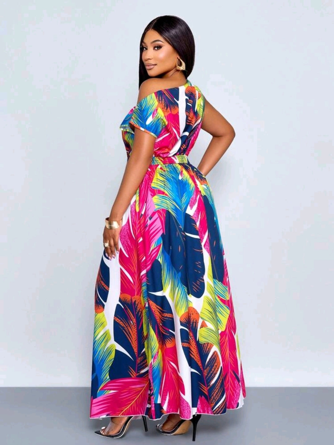 SOLERSUN Modèle féminin grande taille, élégant, décontracté, avec épaules asymétriques