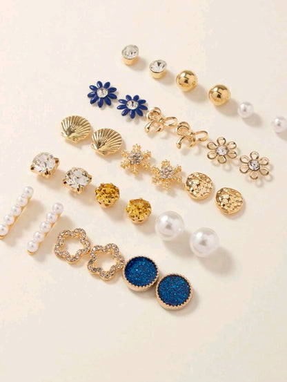 Ensemble de 15 paires de boucles d'oreilles dorées de collection de luxe, travaillées avec des ornements lourds et créatifs