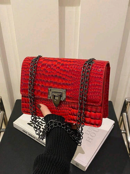 Un sac à épaule rétro de mode pour femme, sac bandoulière léger en chaîne métallique