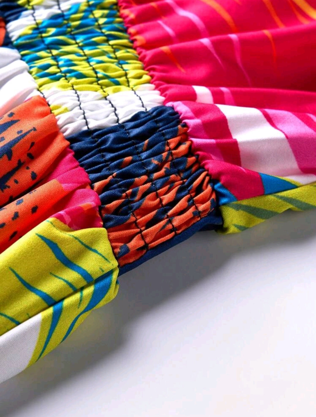 SOLERSUN Modèle féminin grande taille, élégant, décontracté, avec épaules asymétriques