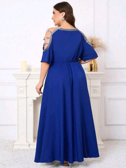 Clasi Robe en A aux courbes féminines avec taille soulignée par des sequins étincelants argentés, robe bleue élégante,
