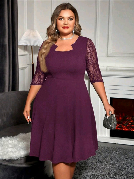 Robe élégante à manches courtes avec dentelle contrastante pour femmes grandes tailles