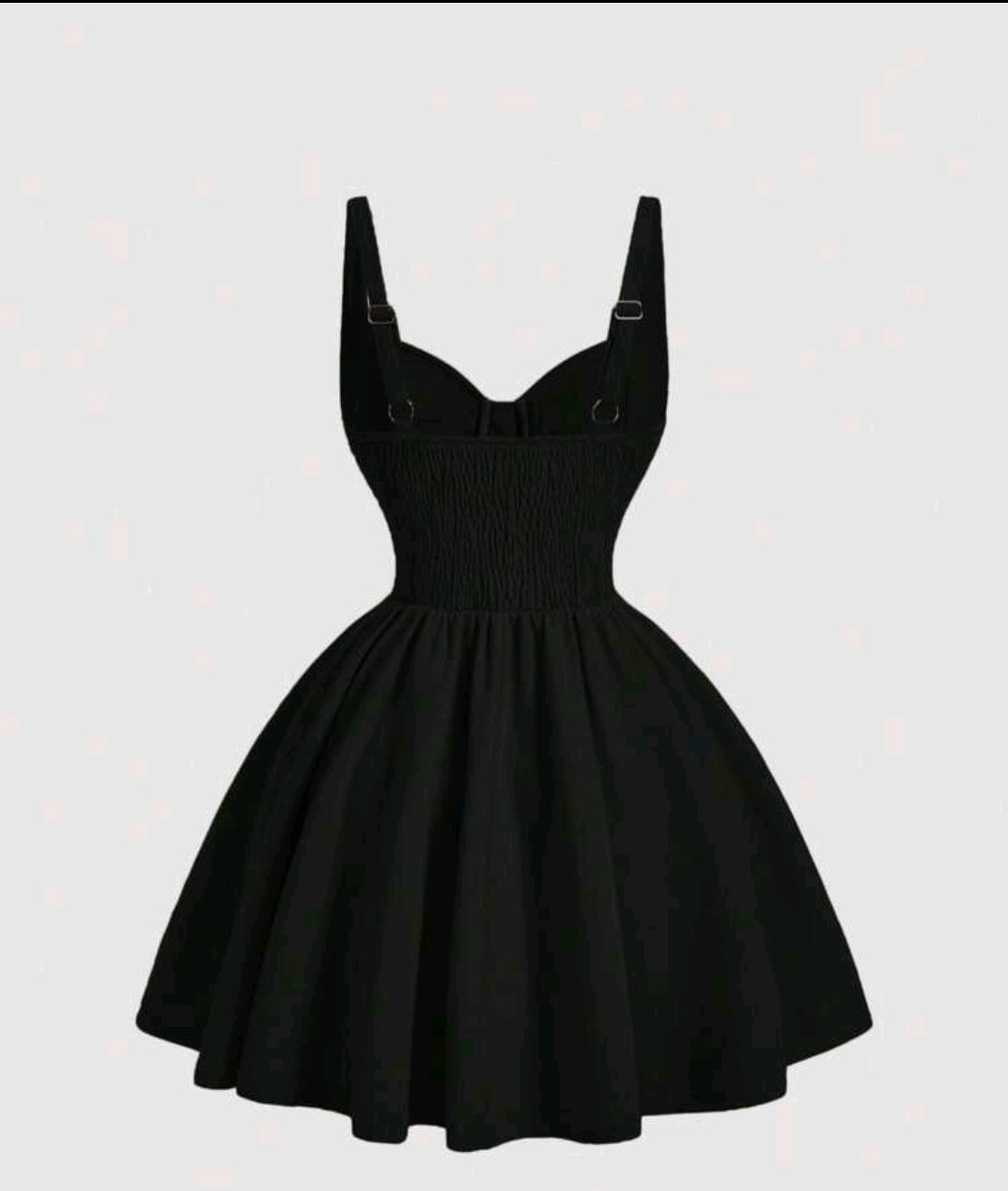 Robe noir à manches courtes pour femmes avec décorations plissées