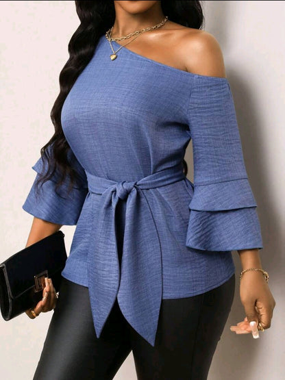 Lyxana Chemise à manches volantées asymétriques à effet denim avec nœud