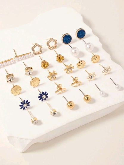 Ensemble de 15 paires de boucles d'oreilles dorées de collection de luxe, travaillées avec des ornements lourds et créatifs