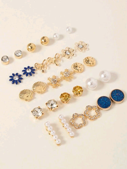 Ensemble de 15 paires de boucles d'oreilles dorées de collection de luxe, travaillées avec des ornements lourds et créatifs