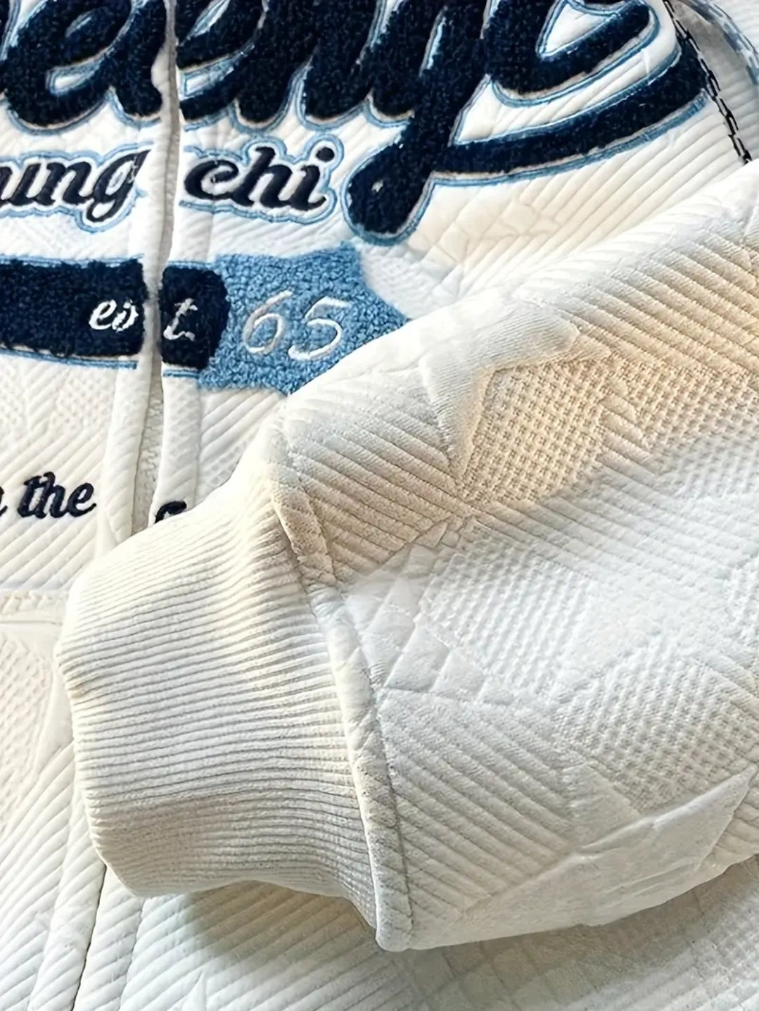 Sweat à Capuche Brodé Blanc pour Femme - Motif Montagne et Lettres, Coupe Décontractée Légère pour Printemps/Automne