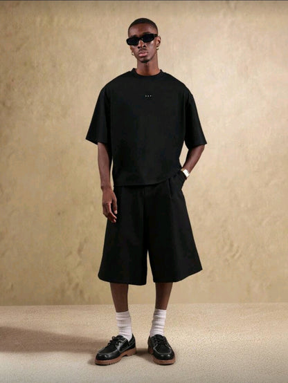 SUMWON T-shirt streetwear oversize, design urbain avec impression de texte calligraphié au dos. Style mode casual contemporain unisexe