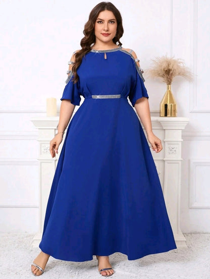 Clasi Robe en A aux courbes féminines avec taille soulignée par des sequins étincelants argentés, robe bleue élégante,