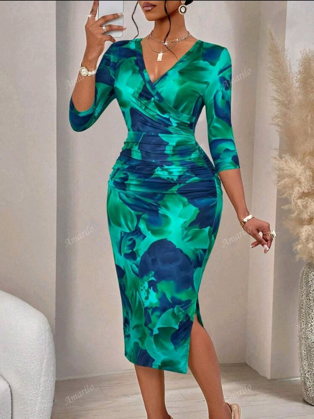Robe moulante avec encolure en V, manches trois-quarts, drapé et imprimé vagues fashion pour femmes (imprimé aléatoire)