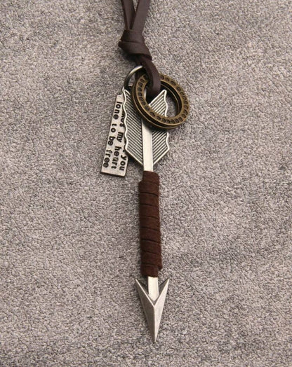 1 pièce Collier pendentif en alliage et en forme de pointe de flèche avec corde torsadée pour hommes, cadeau de la Saint-Valentin