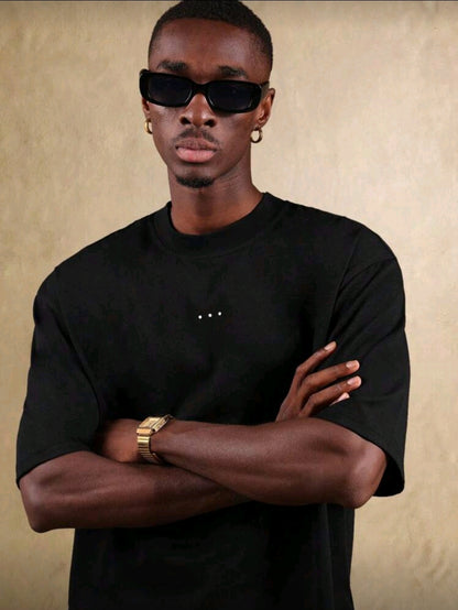 SUMWON T-shirt streetwear oversize, design urbain avec impression de texte calligraphié au dos. Style mode casual contemporain unisexe